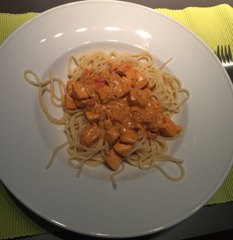 Tagliatelle mit Lachssauce
