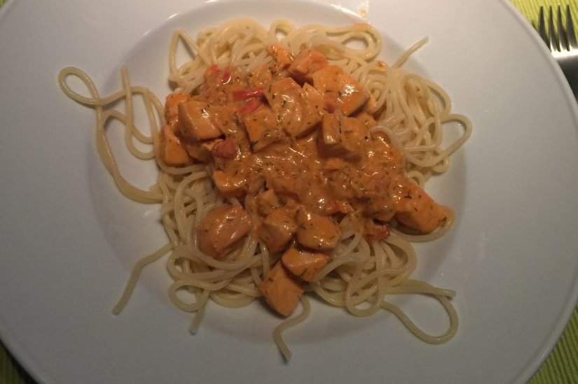 Tagliatelle mit Lachssauce